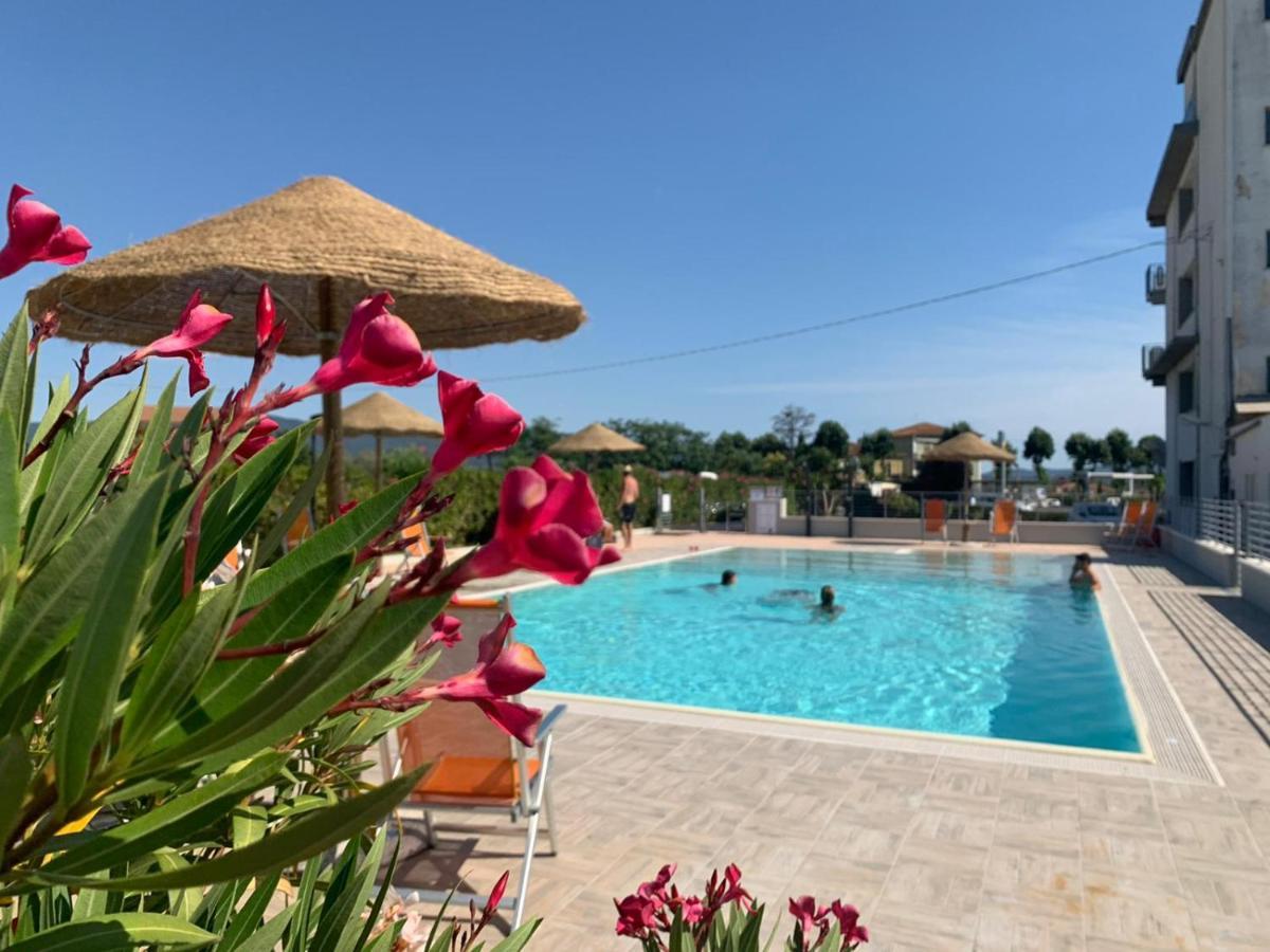 Hotel Letizia Follonica Exteriör bild